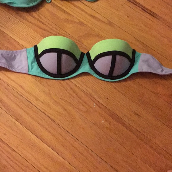 Bundle of 3 VS tops - Picture 3 of 4